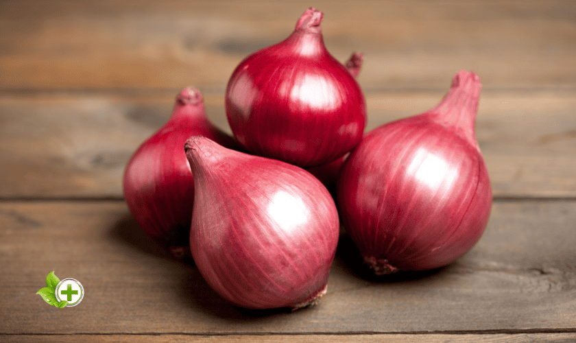 Red onions in a post about red fruits 
